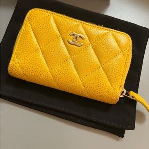 Chanel caviar cardholder